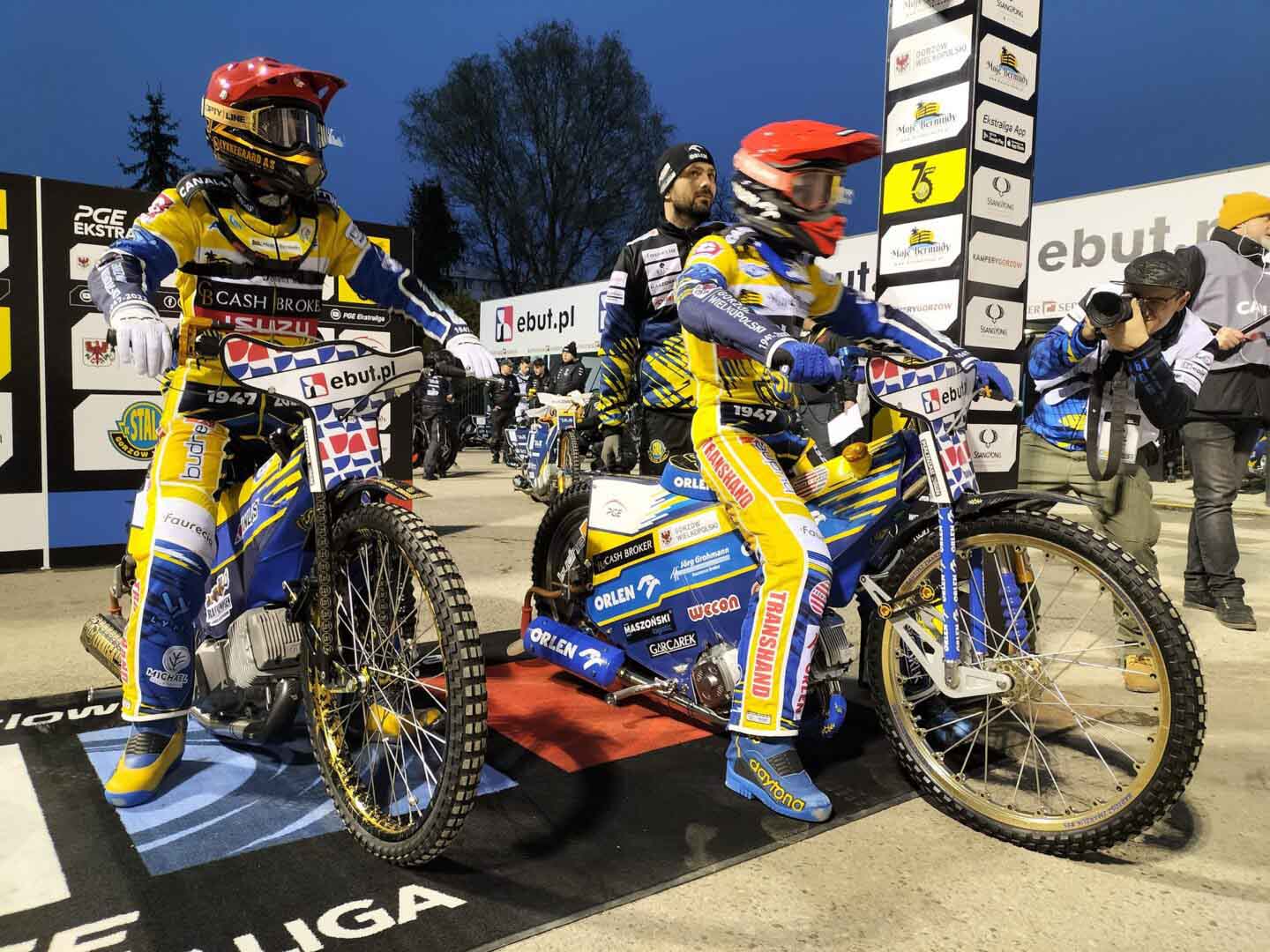 277748667_4982947301742259_1706177756937364323_n Dwie osoby na motocyklach Stal Gorzów przegrywa z Motorem Lublin na inaugurację sezonu Emocje do ostatniego wyścigu