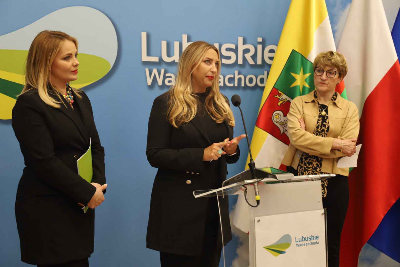   Świat pomaga Ukrainie WIDEO