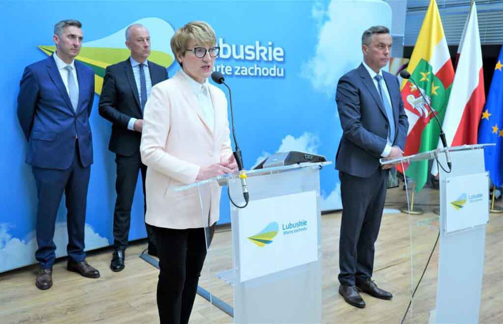 Trzy lata starań i sukces! Powstanie nowe Centrum Zdrowia Psychicznego Trzy lata starań i sukces! Powstanie nowe Centrum Zdrowia Psychicznego Konferencja prasowa w sprawi Centrum Zdrowia Psychicznego