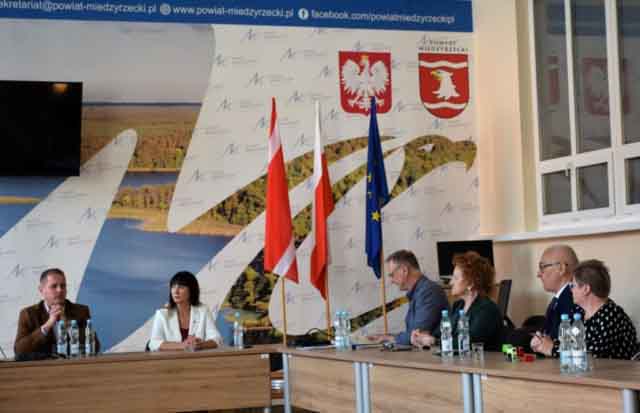 Podpisanie umów na dotacje na remont zabytków Fot. Tomasz Pawłowski