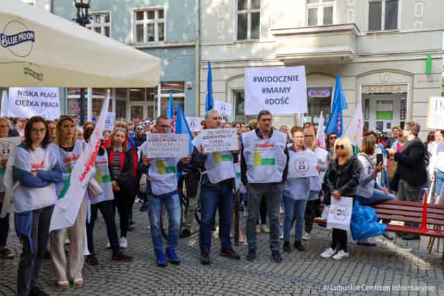 Protest Solidarności pod Ratuszem w Zielonej Górze Protest Solidarności pod Ratuszem w Zielonej Górze