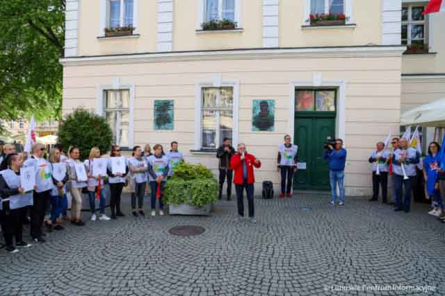 Protest Solidarności pod Raturzem w Zielonej Górze Protest Solidarności pod Ratuszem w Zielonej Górze