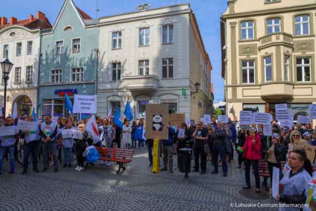 Protest Solidarności pod Ratuszem w Zielonej Górze Protest Solidarności pod Ratuszem w Zielonej Górze