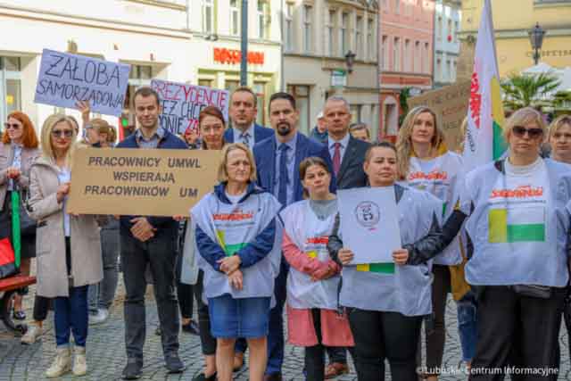 Protest Solidarności pod Ratuszem w Zielonej Górze Protest Solidarności pod Ratuszem w Zielonej Górze