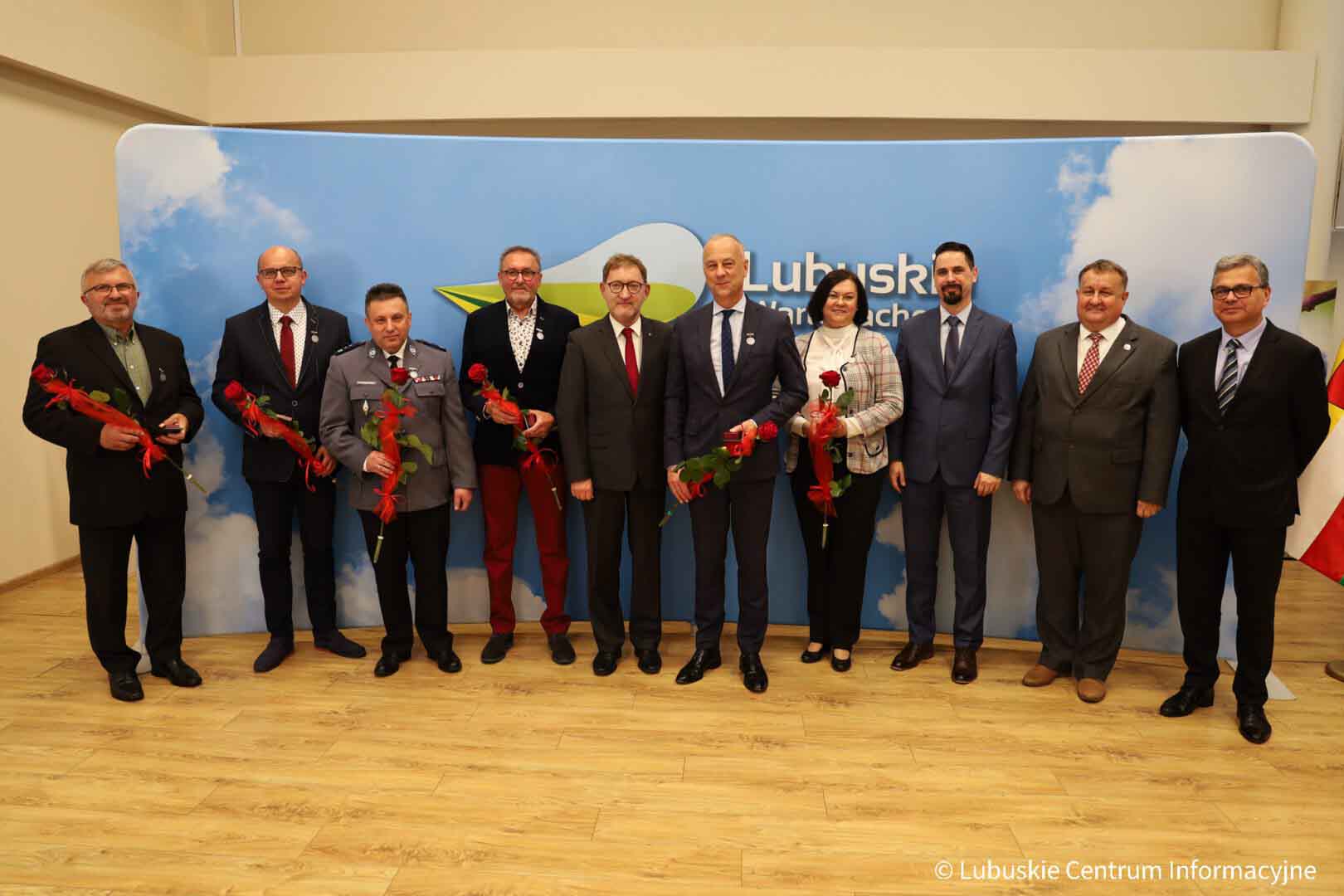   Bezpieczeństwo na drodze na pierwszym planie WIDEO