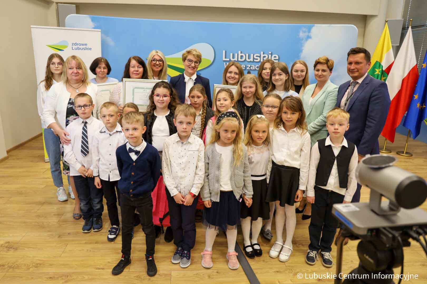 dzieci_rozdanie nagrod-1 Szczepionka nie boli a żyć pozwoli Młodzi Lubuszanie zachęcają do szczepień WIDEO