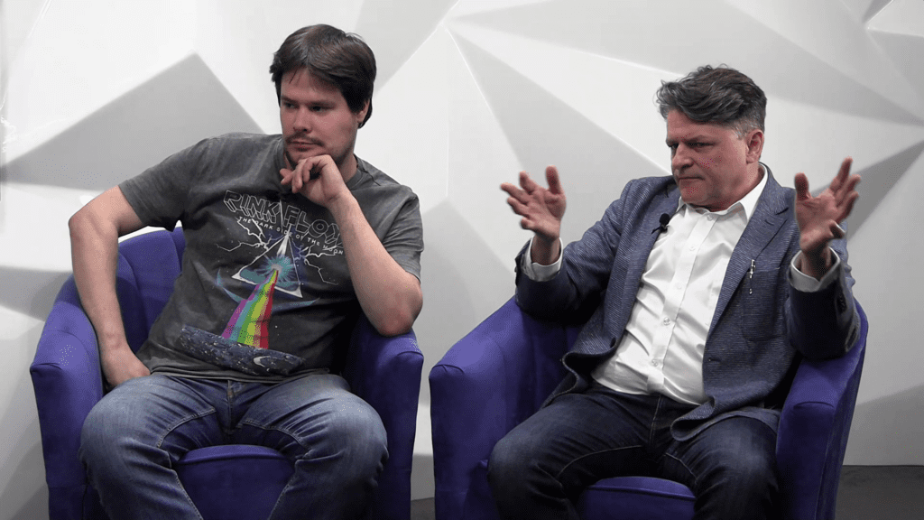 Szymon Płóciennik i Janusz Rewers w studiu LCI