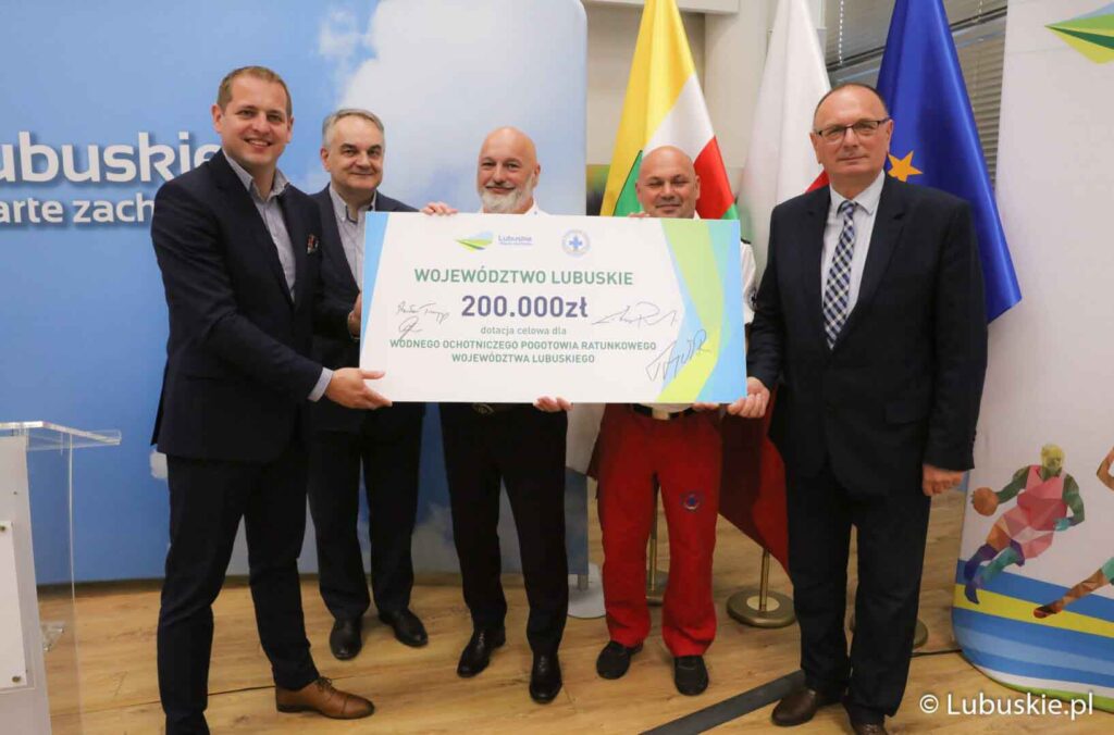 Przekazanie dotacji dla WOPR