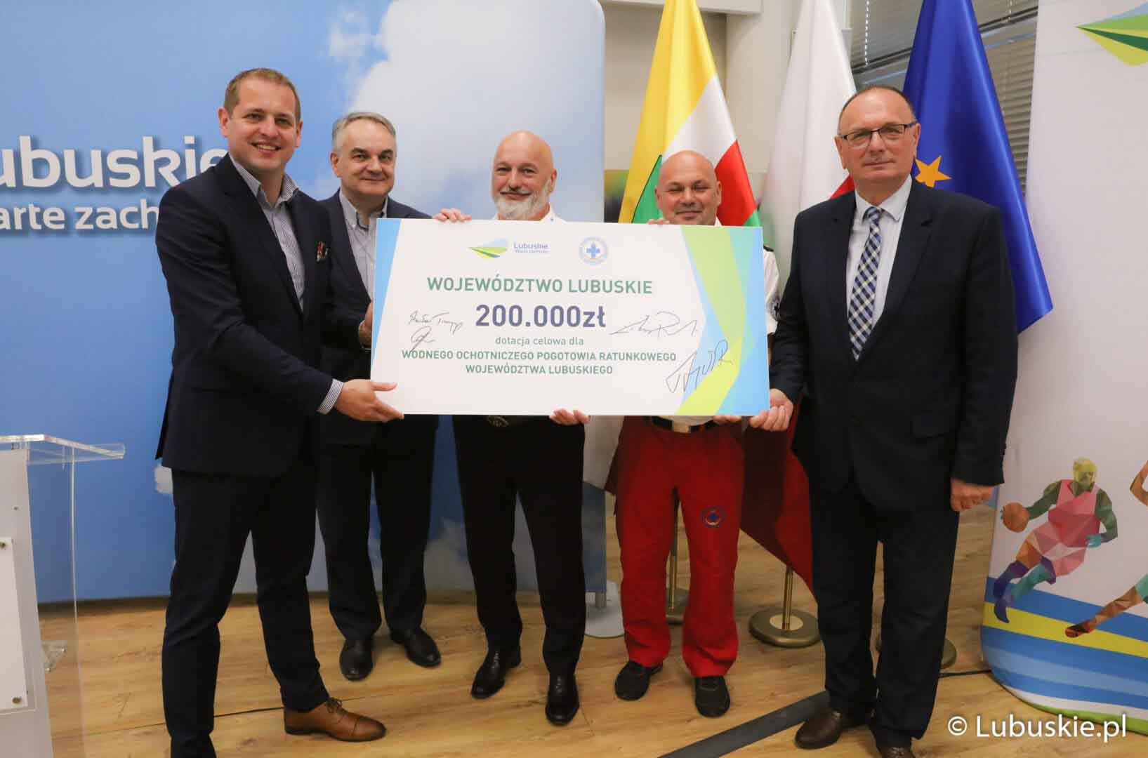 Przekazanie dotacji dla WOPR  Wodniacy z dodatkową kasą Nad lubuskimi jeziorami będzie bezpieczniej WIDEO