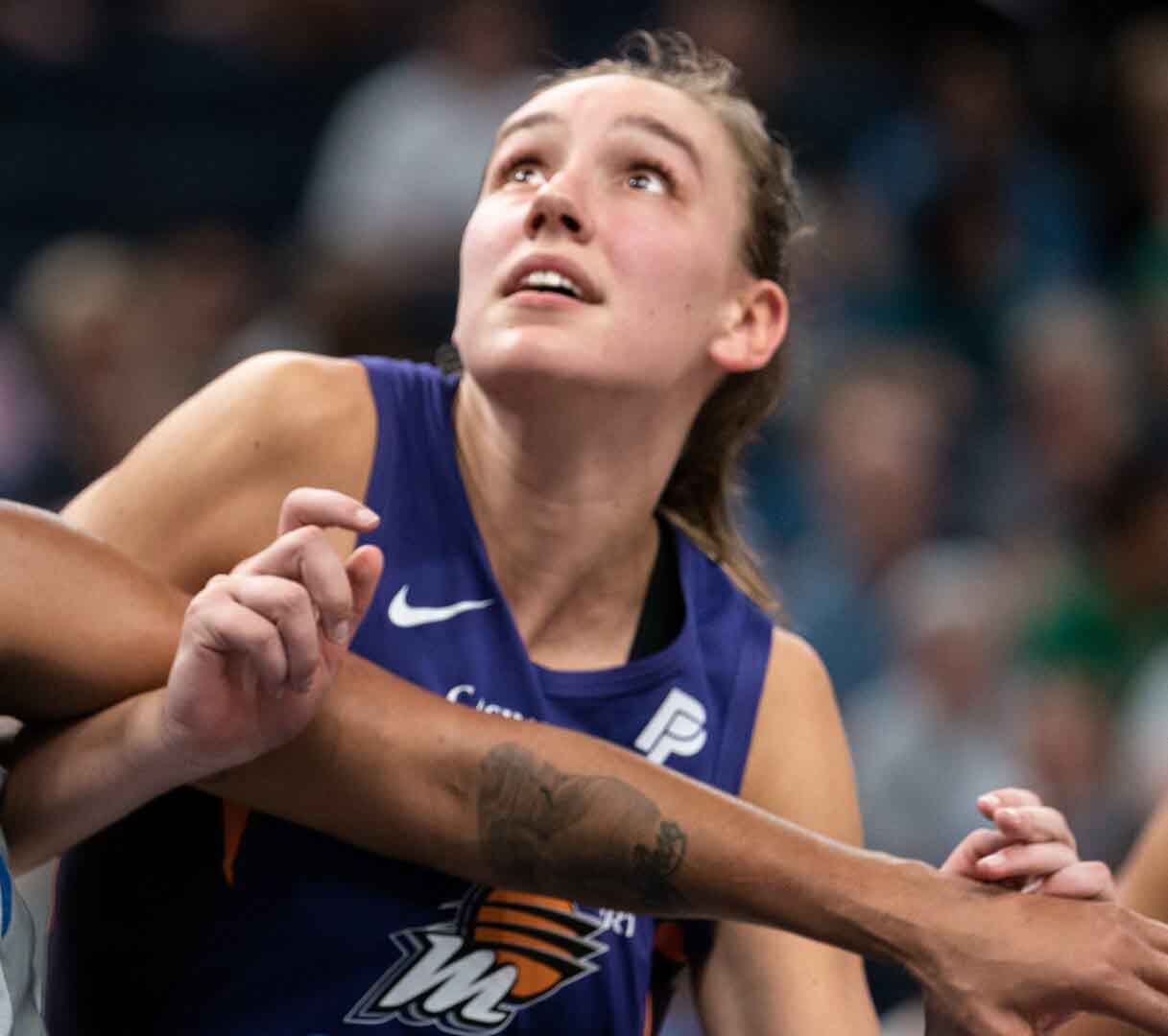 Kobieta w sportowym stroju  Alanna Smith wzmacnia zespół z Gorzowa Na koncie ma medale mistrzostw świata