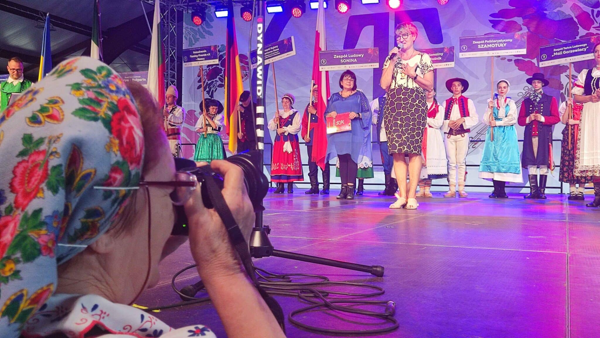   Roztańczony i rozśpiewany świat zawirował w zielonogórskim Drzonkowie ZDJĘCIA