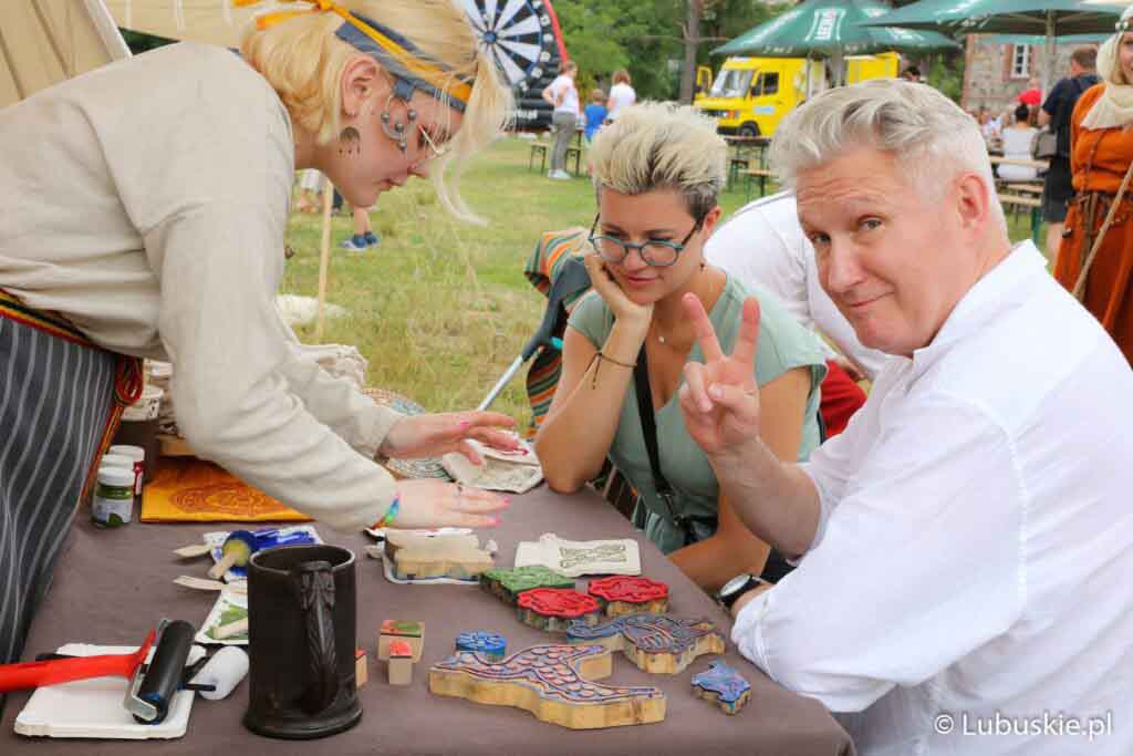 Dwie kobiety i mężczyzna