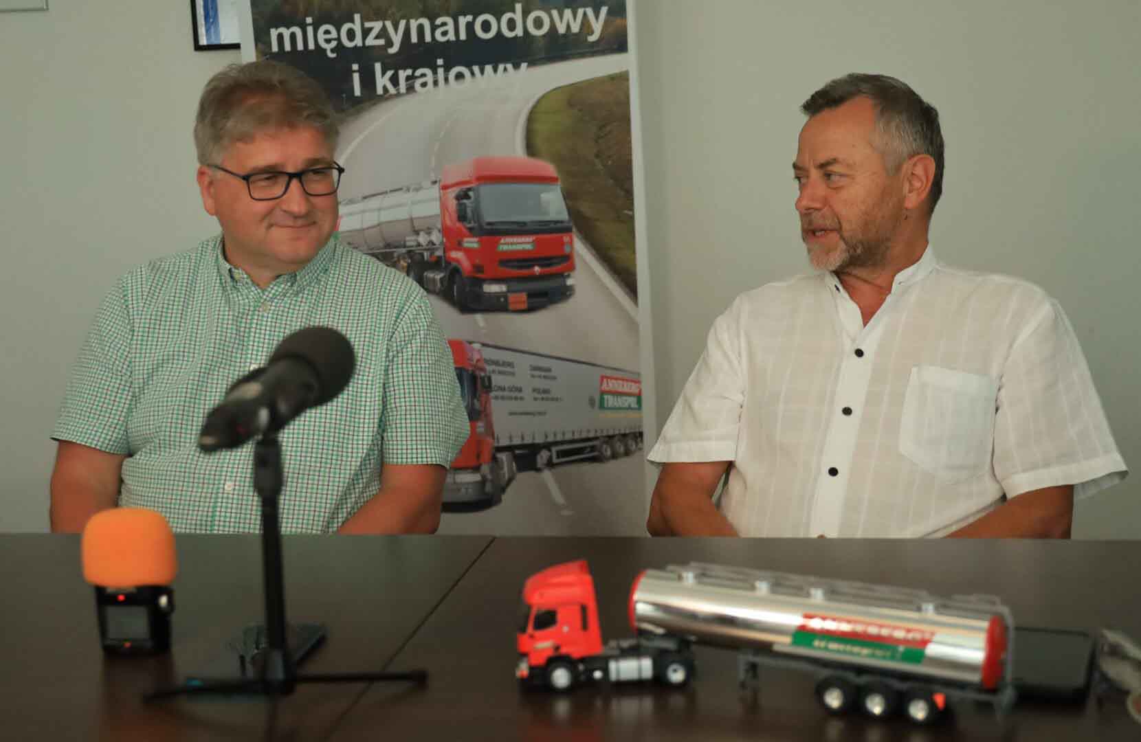 annaberg Dwaj mężczyźni w koszulach Zastal Zielona Góra przedstawia Glenn Cosey Sebastian Kowalczyk Jan Wójcik