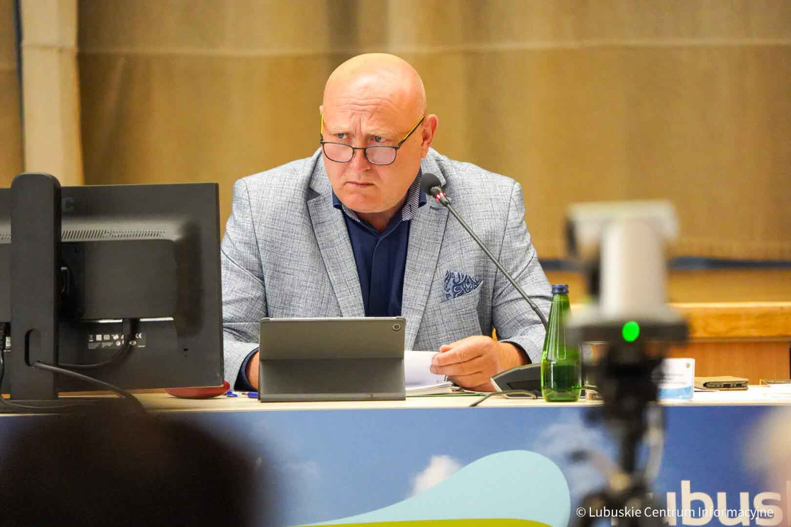   Wrześniowa sesja sejmiku O oświacie drogach budżecie i o rynnie WIDEO