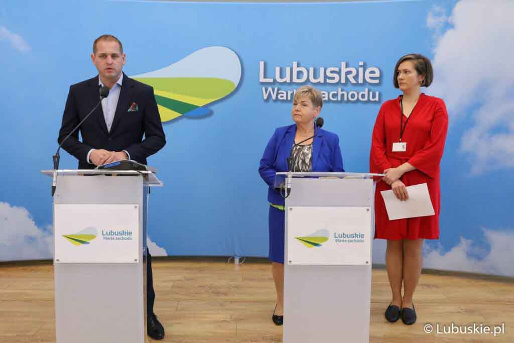 Od lewej: wicemarszałek Łukasz Porycki, radna województwa Anna Chinalska, Z-ca Dyrektora Departamentu Zdrowia UMWL Mirosława Dulata Fot. Paweł Wańczko