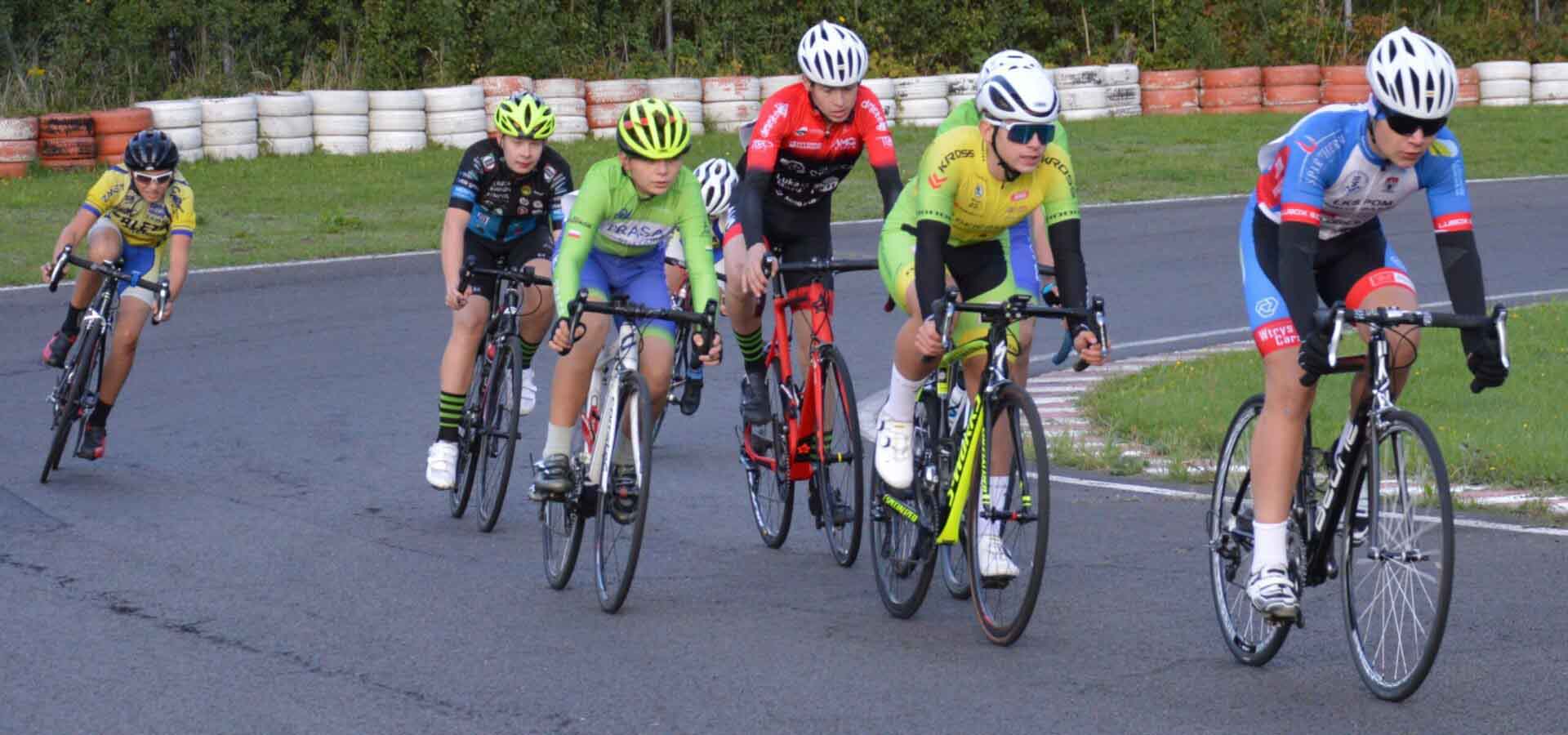 Ośmiu chłopców na rowerach  Lubuska Szosowa Liga Kolarska na mecie Nagrody pojechały do Strzelec Krajeńskich i Sobótki DUŻO ZDJĘĆ