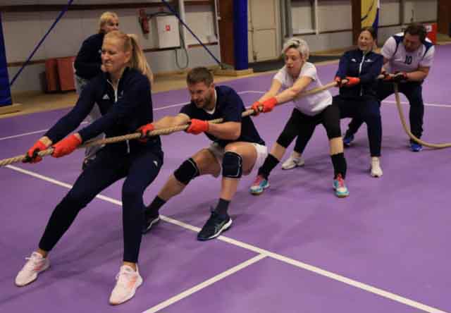 VI Ogólnopolska Olimpiada Urzędów Marszałkowskich w Drzonkowie - przeciąganie liny