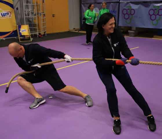 VI Ogólnopolska Olimpiada Urzędów Marszałkowskich w Drzonkowie - przeciąganie liny