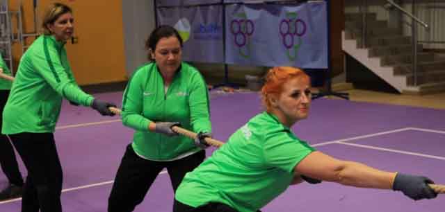 VI Ogólnopolska Olimpiada Urzędów Marszałkowskich w Drzonkowie - przeciąganie liny