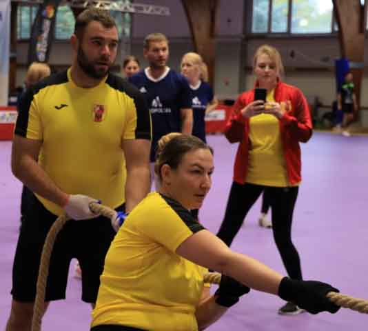 VI Ogólnopolska Olimpiada Urzędów Marszałkowskich w Drzonkowie - przeciąganie liny