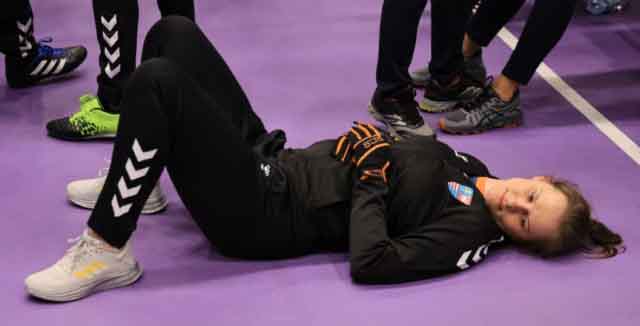 VI Ogólnopolska Olimpiada Urzędów Marszałkowskich w Drzonkowie - przeciąganie liny