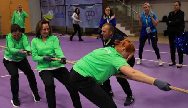 VI Ogólnopolska Olimpiada Urzędów Marszałkowskich w Drzonkowie - przeciąganie liny