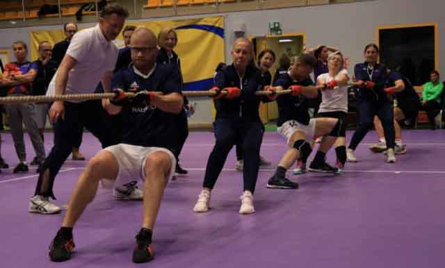 VI Ogólnopolska Olimpiada Urzędów Marszałkowskich w Drzonkowie - przeciąganie liny
