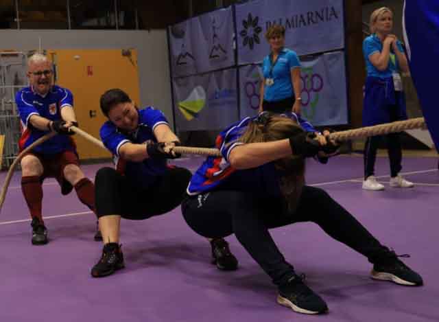 VI Ogólnopolska Olimpiada Urzędów Marszałkowskich w Drzonkowie - przeciąganie liny