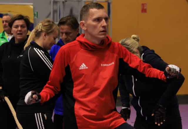 VI Ogólnopolska Olimpiada Urzędów Marszałkowskich w Drzonkowie - przeciąganie liny