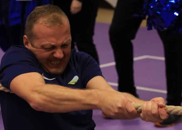 VI Ogólnopolska Olimpiada Urzędów Marszałkowskich w Drzonkowie - przeciąganie liny