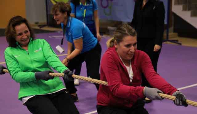 VI Ogólnopolska Olimpiada Urzędów Marszałkowskich w Drzonkowie - przeciąganie liny