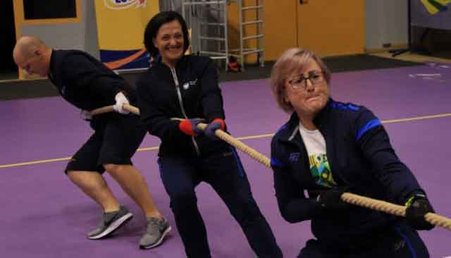 VI Ogólnopolska Olimpiada Urzędów Marszałkowskich w Drzonkowie - przeciąganie liny