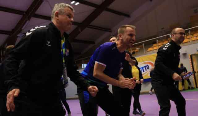 VI Ogólnopolska Olimpiada Urzędów Marszałkowskich w Drzonkowie - przeciąganie liny