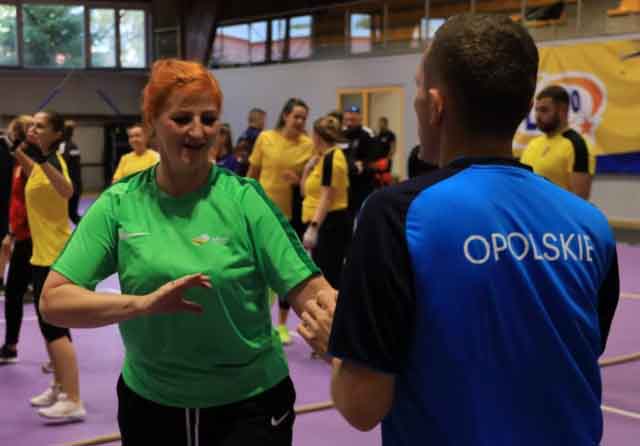 VI Ogólnopolska Olimpiada Urzędów Marszałkowskich w Drzonkowie - przeciąganie liny