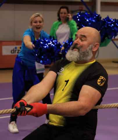 VI Ogólnopolska Olimpiada Urzędów Marszałkowskich w Drzonkowie - przeciąganie liny