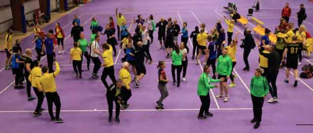 VI Ogólnopolska Olimpiada Urzędów Marszałkowskich w Drzonkowie - przeciąganie liny