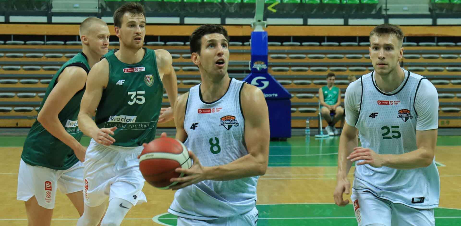 IMG_9958 Czterej mężczyźni na parkiecie Zastal Zielona Góra przegrywa ze Śląskiem Wrocław i wygrywa z Turowem Zgorzelec ZDJĘCIA