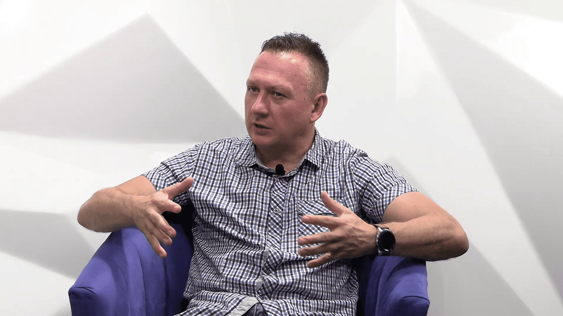 Mężczyzna w koszuli  Jacek Frątczak Oglądanie Stali sprawia mi przyjemność Przed Falubazem szalenie ciężki mecz WIDEO