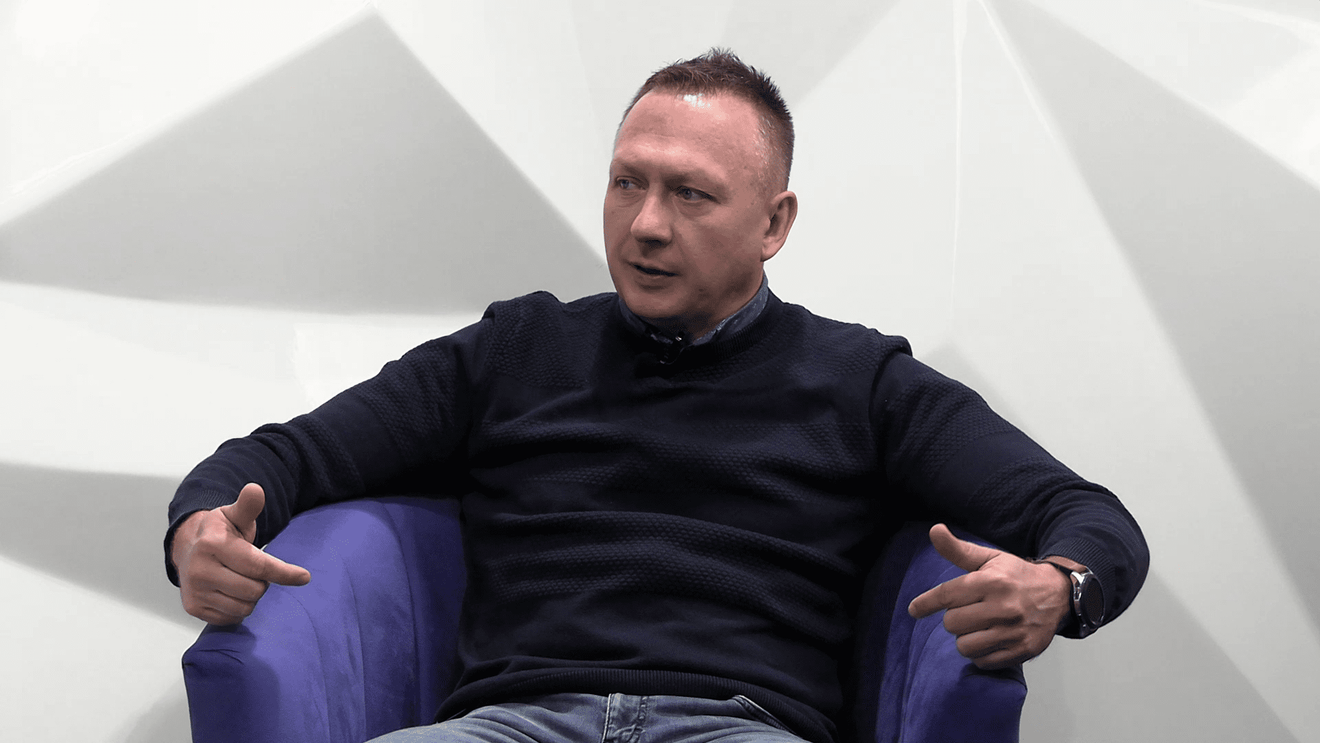 vlcsnap-2022-09-27-12h58m28s888 Mężczyzna w swetrze Jacek Frątczak Szkoda XIV wyścigu w Lublinie Falubaz Cały stadion zamarł WIDEO