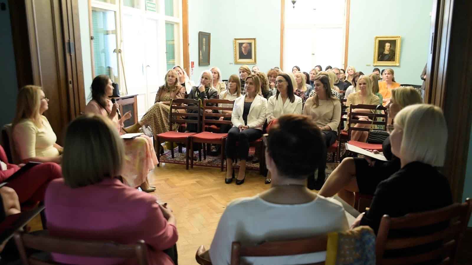   Tak trudno jest dziś kobietom osiągnąć swój dobrostan Czym on właściwie jest WIDEO