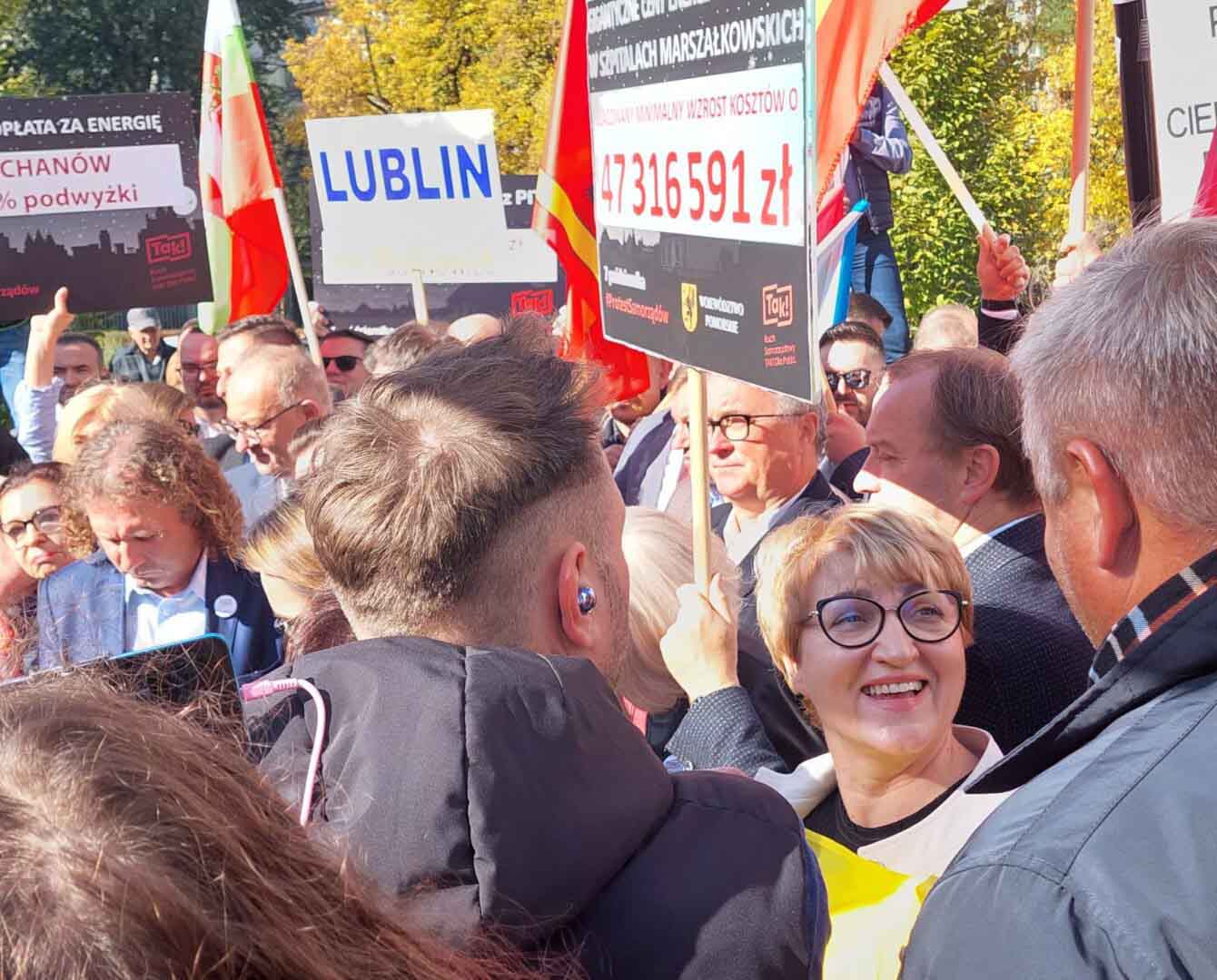   Samorządowcy z całej Polski protestowali w Warszawie WIDEO ZDJĘCIA