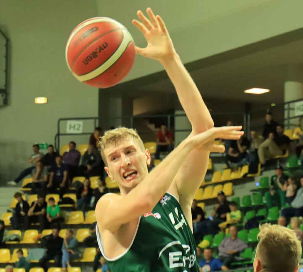 Zastal Zielona Góra wreszcie zwycięski. W Toruniu złamaliśmy Twarde Pierniki Mężczyzna z piłką