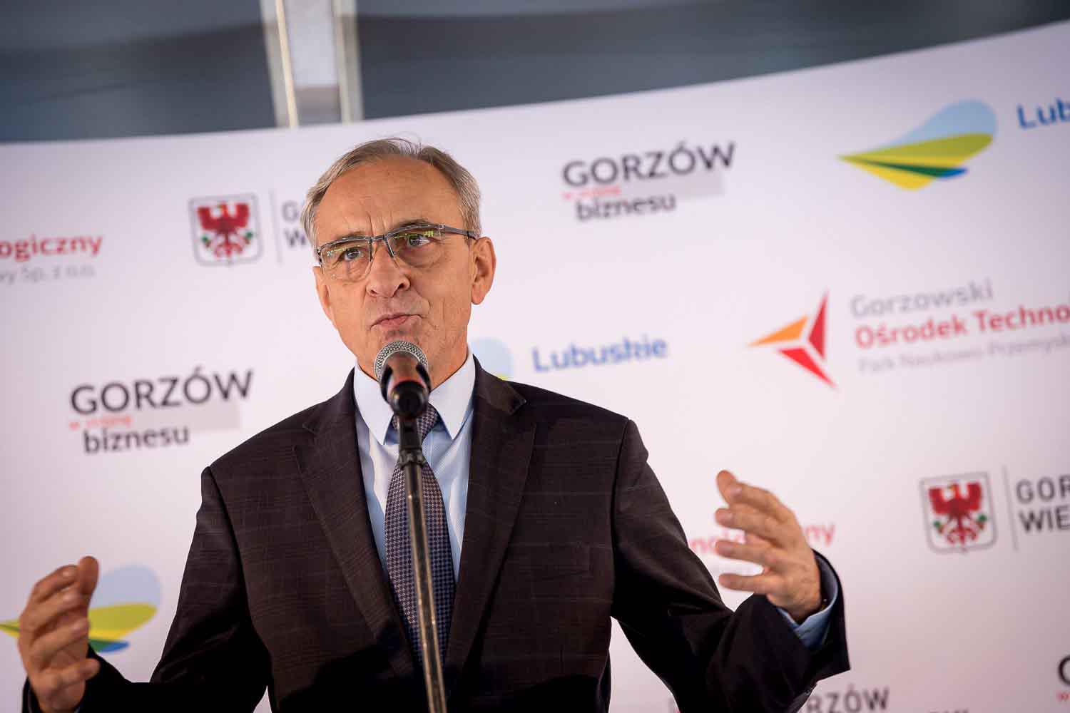 Mirosław Marcinkiewicz Mirosław Marcinkiewicz Mimo rządowych kłód pod nogi robimy swoje WIDEO