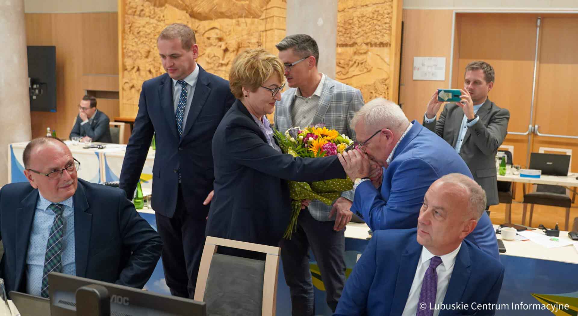   Sesja sejmiku Marszałek zostaje z przewagą 18 radnych Koalicja jest stabilna GALERIA