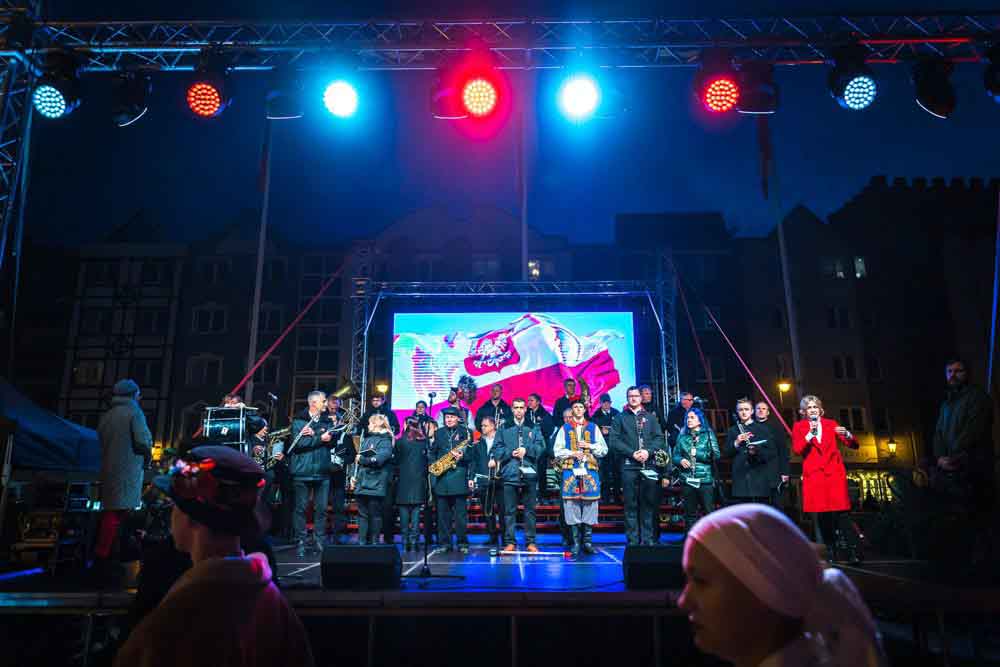 Tak nam minął patriotyczny weekend: ponad tysiąc osób w centrum Gorzowa Wlkp., setki gości na Lubuskim Święcie Młodego Wina pod Zieloną Górą  (ZDJĘCIA, WIDEO) 