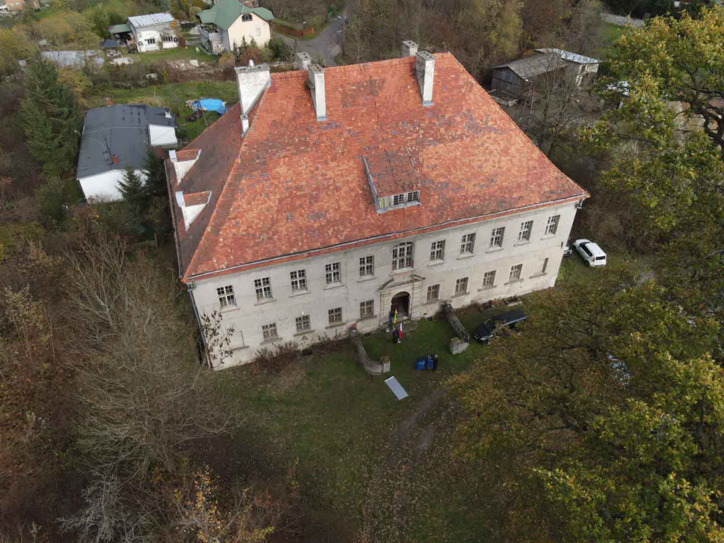   Za 12 milionów złotych dwór w Ochli zyska drugie życie WIDEO