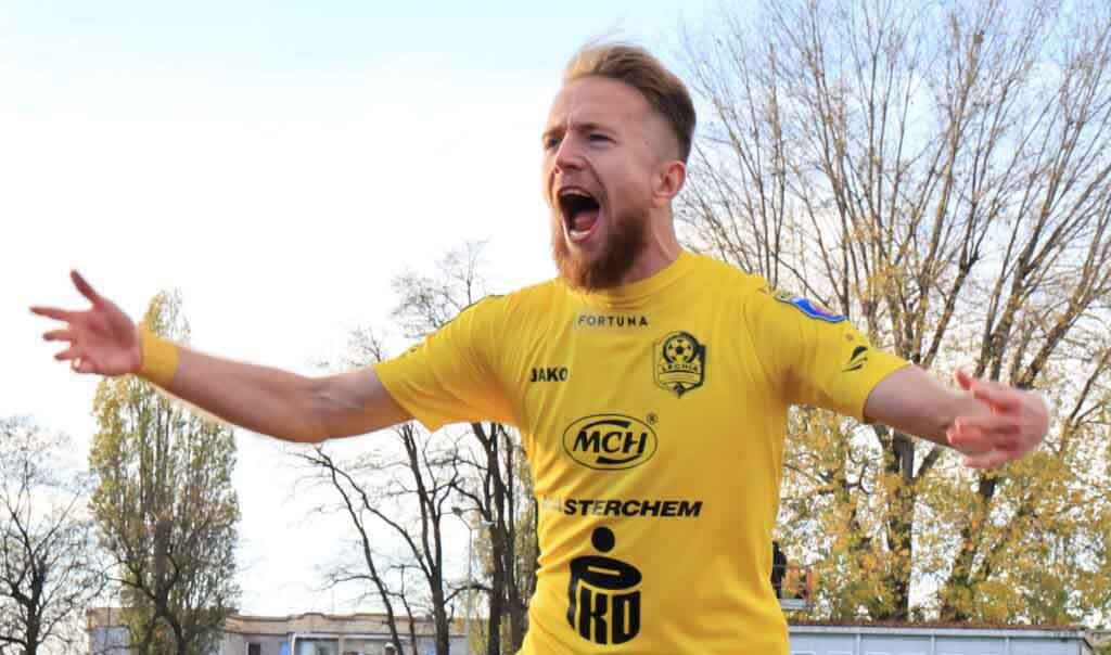 Cieszący się mężczyzna