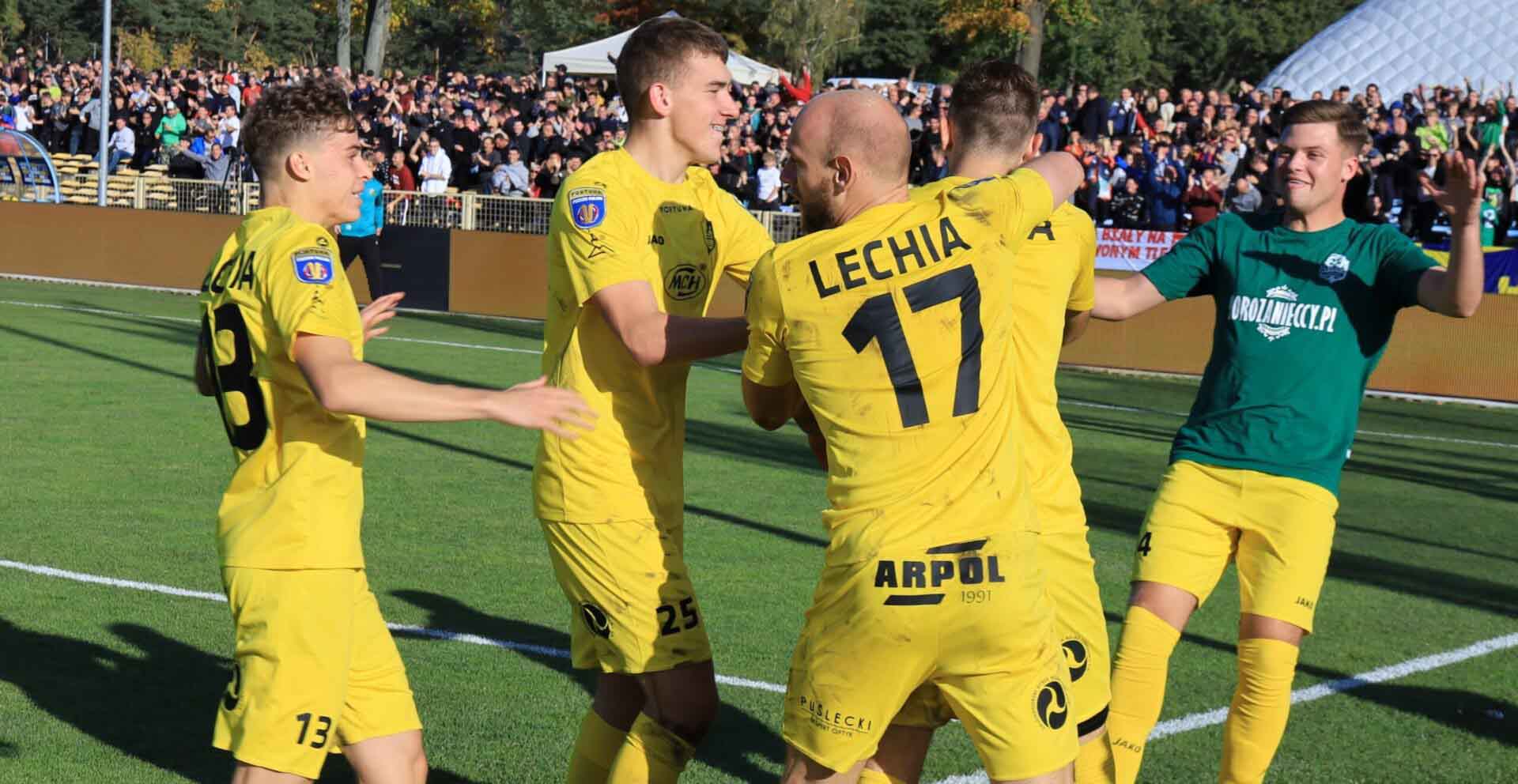 Pięciu mężczyzn na boisku  18 finału Pucharu Polski Czekamy na mecz Lechia Zielona Góra  Radomiak Radom WYNIKI