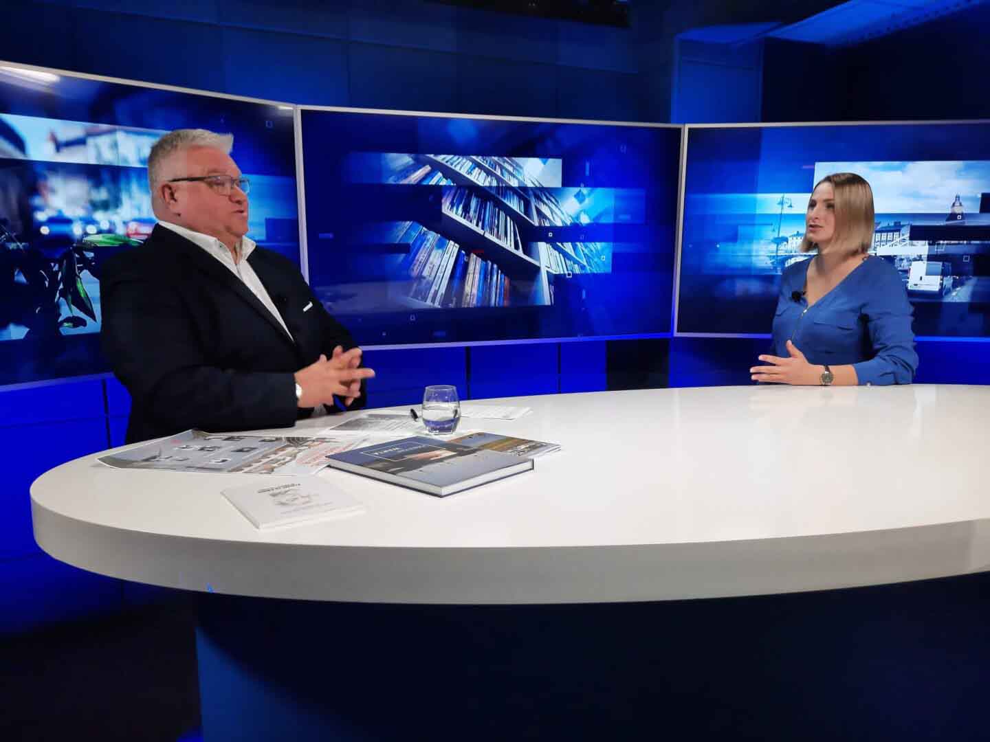   Sławomir Szenwald Bibliotekarz to dziś również animator WIDEO