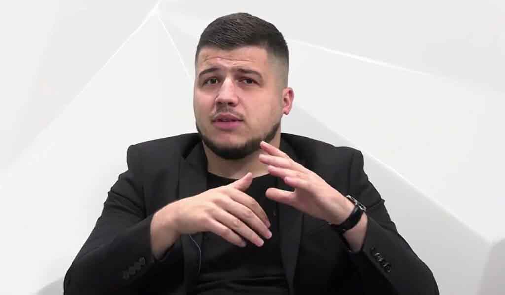 Mężczyzna w marynarce